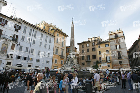 Brunnen vor dem Pantheon
