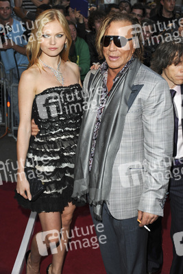 Mickey Rourke mit Begleitung