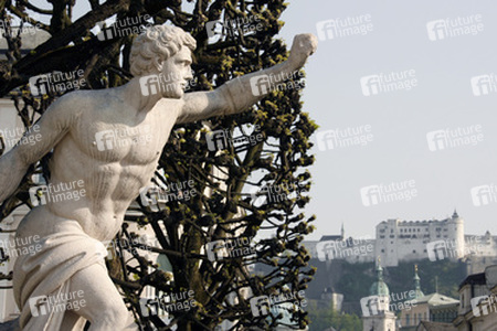 Borghesische Figur am stadtseitigen Eingang