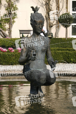 Papagena-Brunnen im Hof der Orangerie