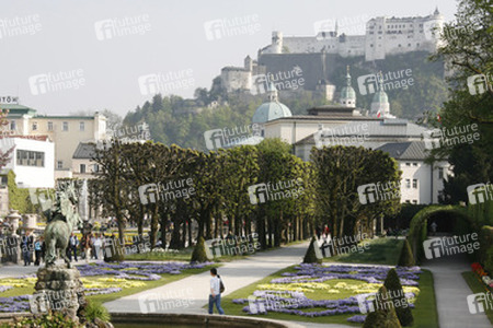Blick über den Garten auf die Festung Hohensalzburg