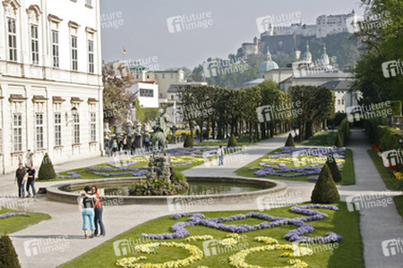 Blick über den Garten auf die Festung Hohensalzburg