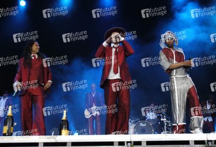 Jerome 'Tschamp' Bugnon, Eased aka Frank A. Dellé, Rudeboy Rudy, Enuff aka Pete Fox aka Pierre Baigorry, Based, Ear aka Demba Nabé, Tobsen Cordes (Seeed)