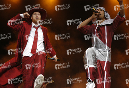 Enuff aka Pete Fox aka Pierre Baigorry, Ear aka Demba Nabé (Seeed)