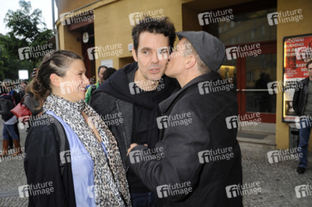 Tom Tykwer mit Frerundin Marie Steinmann, Benno Fürmann