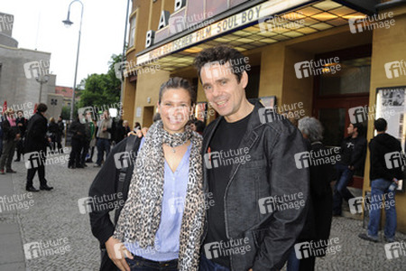 Tom Tykwer mit Frerundin Marie Steinmann