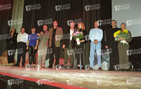 Robin Atkin Downes, Richard Arnold, Michael Mittermeier, Robert O'Reilly, John de Lancie, Robert Duncan McNeill, Gates McFadden, Bruce Boxleitner, Leonard Nimoy, Susan Bay