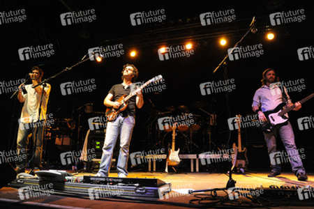 Dweezil Zappa mit Band