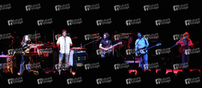 Dweezil Zappa mit Band