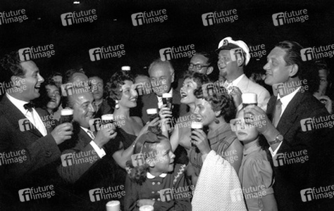 Cornelie Froboess, Sonja Ziemann, Paul Martin mit Kollegen