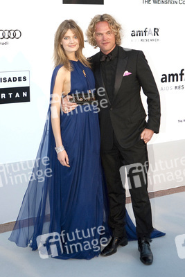 Constance Jablonski, Peter Dundas