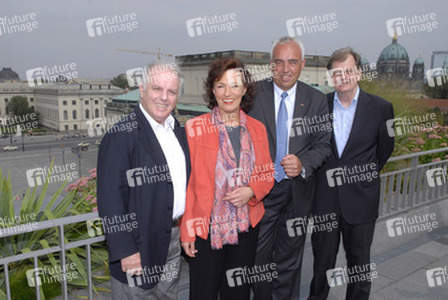 Daniel Barenboim, Waltraud Meier, Hans-Reiner Schröder, Ronald H. Adler