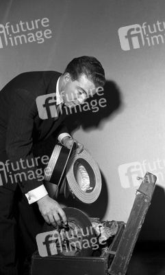 Assistent mit den Hüten von Maurice Chevalier