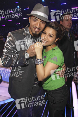 Mehrzad Marashi mit seiner frisch Verlobten Denisse