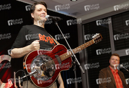 Nico Walser, Wolfgang Grieger