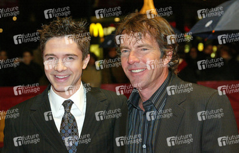 Topher Grace, Dennis Quaid