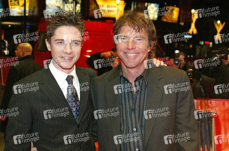 Topher Grace, Dennis Quaid