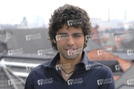 Adrian Grenier