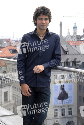 Adrian Grenier