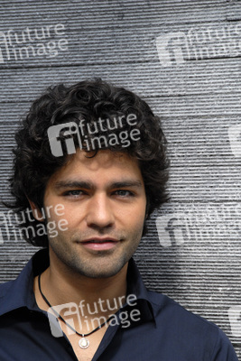 Adrian Grenier