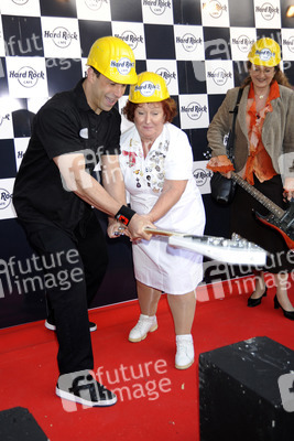 Evil Jared Hasselhoff / Jared Hennegan (Bloodhound Gang), Rita Gilligan