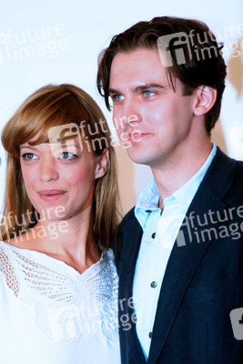 Heike Makatsch, Dan Stevens