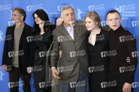 Oldrich Kaiser, Zusana Fialova; Jirí Menzel, Julia Jentsch, Ivan Barnev