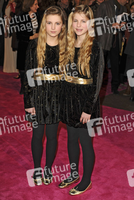 Hollie Mackie, Cloe Mackie