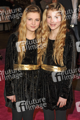 Hollie Mackie, Cloe Mackie