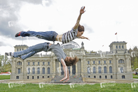 Eike von Stuckenbrok, Dennis