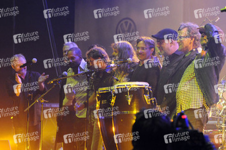 Nick van Eede, Laszlo Bencker, Victor Bailey, Steve Lukather, Peter Maffay, Leslie Mandoki, Al Di Meola, Randy Brecker, John Helliwell, Chris Thompson