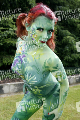 Pflanzenfrau / Plant-Woman