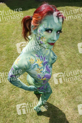 Pflanzenfrau / Plant-Woman