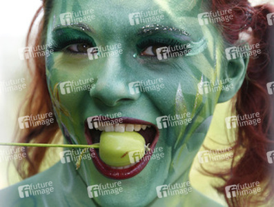 Pflanzenfrau / Plant-Woman