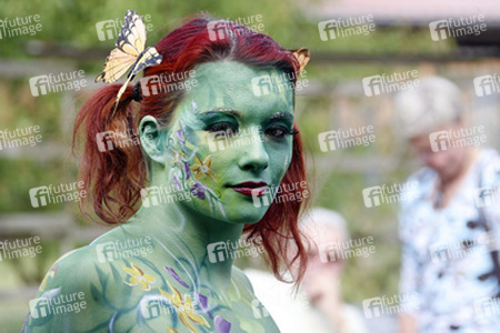 Pflanzenfrau / Plant-Woman