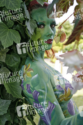 Pflanzenfrau / Plant-Woman