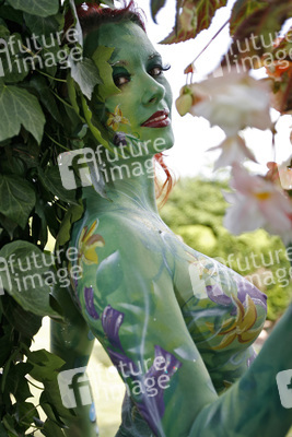 Pflanzenfrau / Plant-Woman