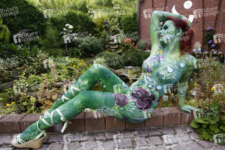 Pflanzenfrau / Plant-Woman