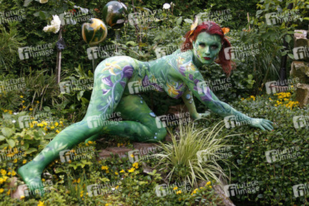 Pflanzenfrau / Plant-Woman