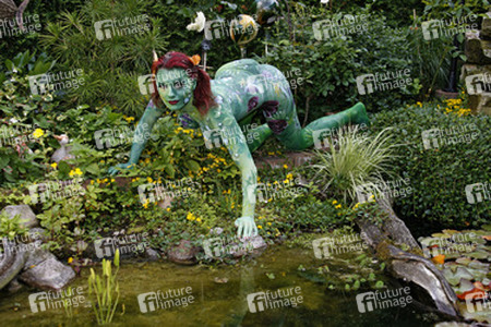 Pflanzenfrau / Plant-Woman