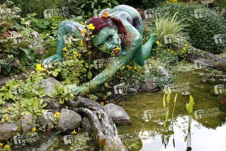 Pflanzenfrau / Plant-Woman