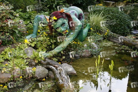 Pflanzenfrau / Plant-Woman