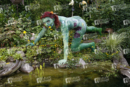 Pflanzenfrau / Plant-Woman