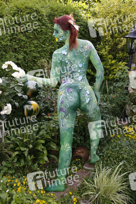 Pflanzenfrau / Plant-Woman