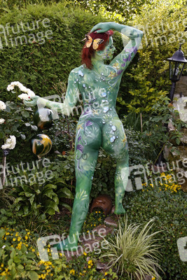 Pflanzenfrau / Plant-Woman