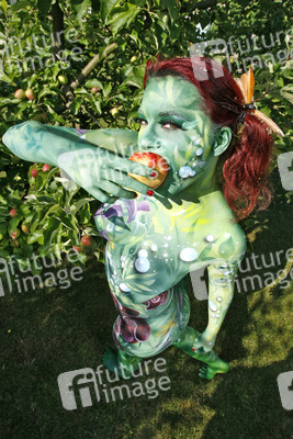 Pflanzenfrau / Plant-Woman