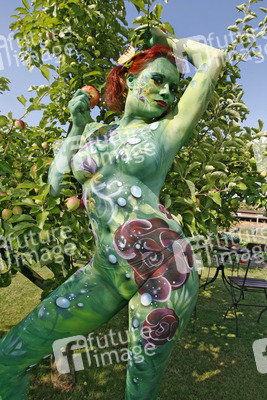 Pflanzenfrau / Plant-Woman