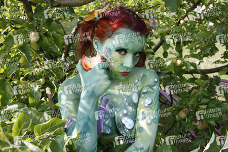 Pflanzenfrau / Plant-Woman