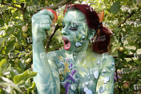 Pflanzenfrau / Plant-Woman