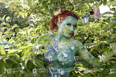 Pflanzenfrau / Plant-Woman